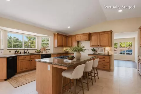 Kitchen - 2230 Calle Dos Lomas, Fallbrook, CA 92028 photo 3 of 10