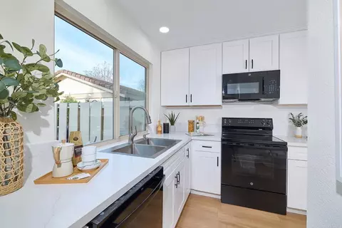 11364 Poblado Rd, San Diego, CA 92127