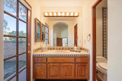 Bath - 3577 Stonegate Pl, Fallbrook, CA 92028 photo 1 of 7