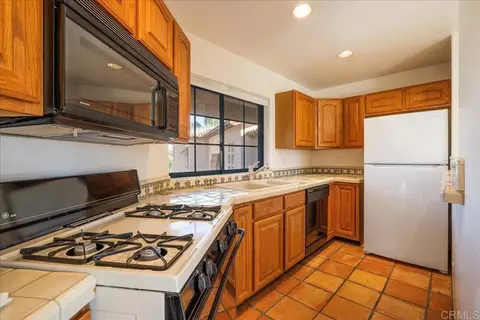 Kitchen - 3577 Stonegate Pl, Fallbrook, CA 92028 photo 4 of 4