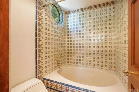 Bath - 3577 Stonegate Pl, Fallbrook, CA 92028 photo 2 of 7