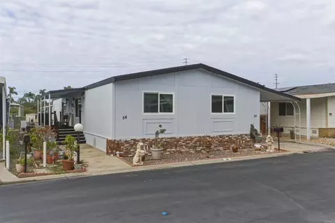 200 S Emerald Dr #54, Vista, CA 92081