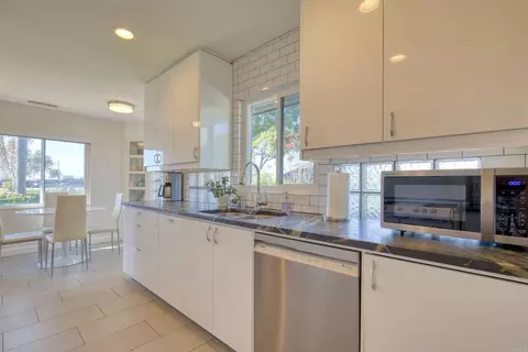 Kitchen - 215 N Vulcan Dr, Encinitas, CA 92024 photo 3 of 5