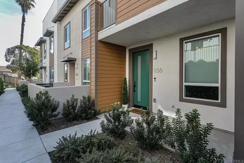 958 Foxwood Ln, Vista, CA 92081