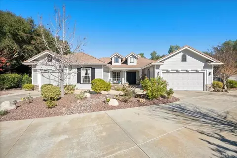 1089 Inverlochy Dr, Fallbrook, CA 92028