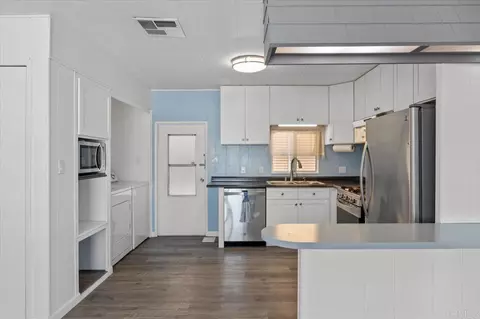 718 Sycamore Ave #109, Vista, CA 92083