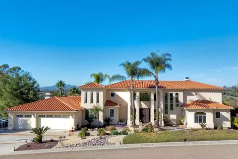 2471 Canyon Creek Rd, Escondido, CA 92025