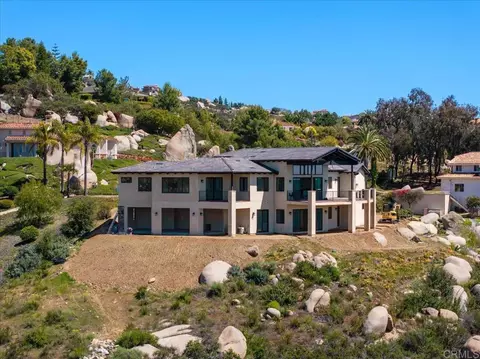 9607 Misty Meadow Ln, Escondido, CA 92026