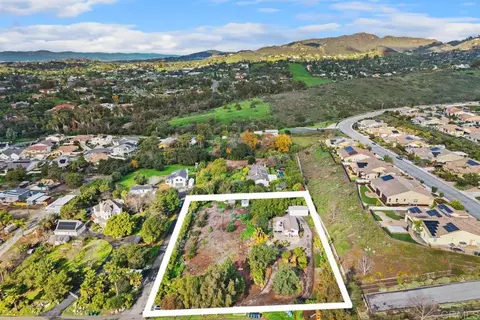 2360 Lone Oak Ln, Vista, CA 92084
