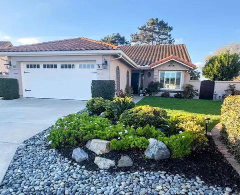 1981 Stonecrest Ct, Vista, CA 92081