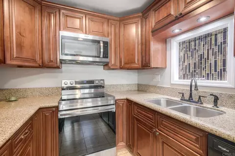 3472 Thunder Dr, Oceanside, CA 92056