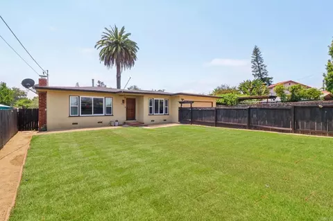 915 Crest View Dr, Vista, CA 92081