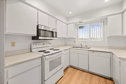Kitchen - 4440 Skimmer Way, Oceanside, CA 92057 photo 2 of 3