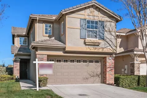 1555 Acacia Cir, Vista, CA 92081
