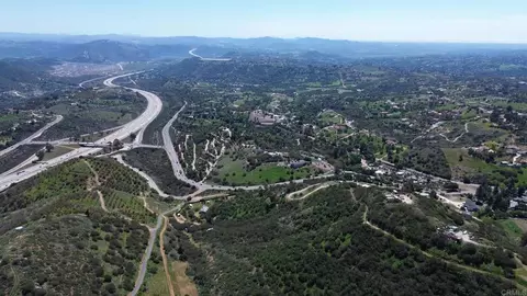 121 Avo Dr, Fallbrook, CA 92028 photo 2