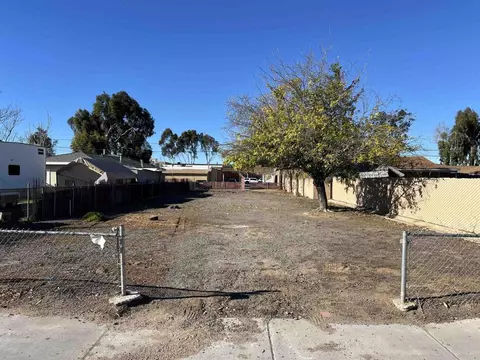 281 D St, Ramona, CA 92065