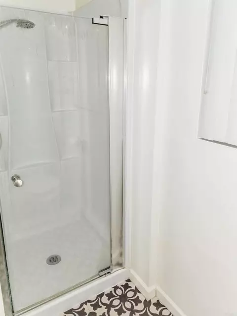 Bath - 403 4th Ave, Escondido, CA 92025 photo 1 of 2