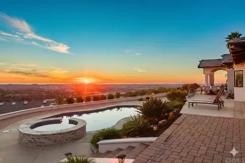 1966 Las Lomas, Vista, CA 92084