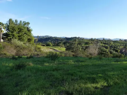 725 Yucca Rd, Fallbrook, CA 92028 photo 3