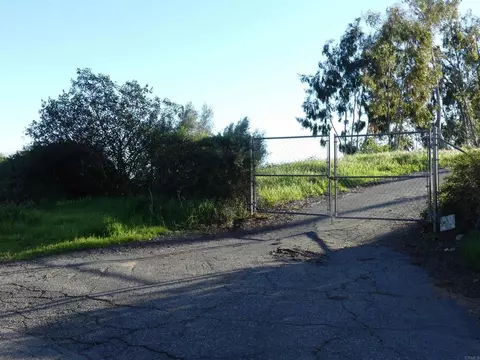 725 Yucca Rd, Fallbrook, CA 92028 photo 2