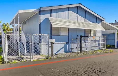 122 Beechwood Ln, Oceanside, CA 92054