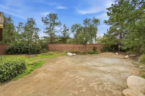 Exterior - 321 William Pittenger Pl, Fallbrook, CA 92028 photo 2 of 4