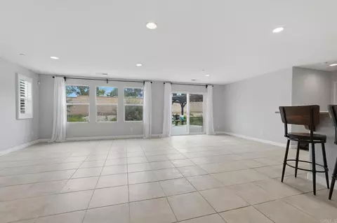 Living - 321 William Pittenger Pl, Fallbrook, CA 92028 photo 1 of 2