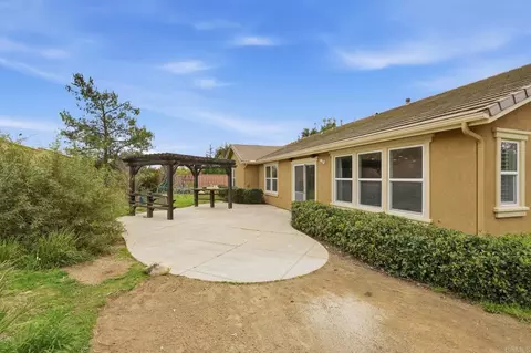 Exterior - 321 William Pittenger Pl, Fallbrook, CA 92028 photo 3 of 4