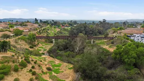 View/Area - 321 William Pittenger Pl, Fallbrook, CA 92028 photo 2 of 5