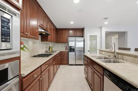 Kitchen - 321 William Pittenger Pl, Fallbrook, CA 92028 photo 2 of 2