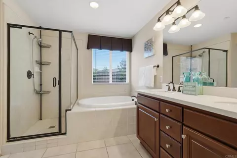 Bath - 321 William Pittenger Pl, Fallbrook, CA 92028 photo 2 of 4