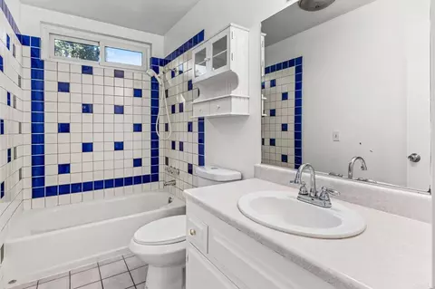 Bath - 1105 Via Prado, Fallbrook, CA 92028 photo 3 of 4