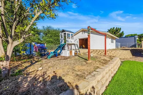 Exterior - 1105 Via Prado, Fallbrook, CA 92028 photo 4 of 5
