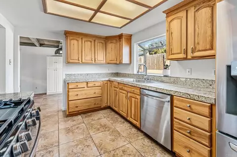 Kitchen - 1105 Via Prado, Fallbrook, CA 92028 photo 3 of 4