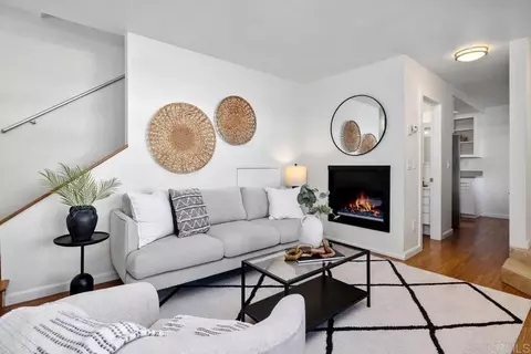 4051 Fanuel # 8, San Diego, CA 92109