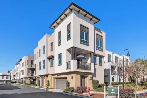 2233 Solara Ln, Vista, CA 92081