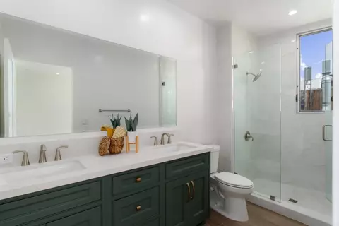 Bath - 2648 State Street Unit #E, Carlsbad, CA 92008 photo 2 of 4