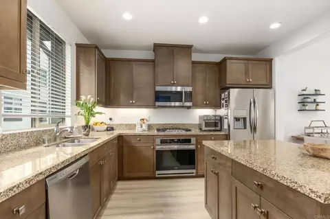 2227 Solara Ln, Vista, CA 92081