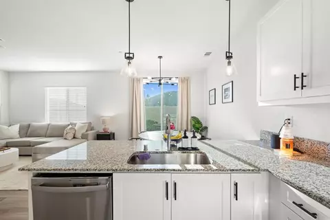 Kitchen - 35190 Blossom Pl, Fallbrook, CA 92028 photo 2 of 4