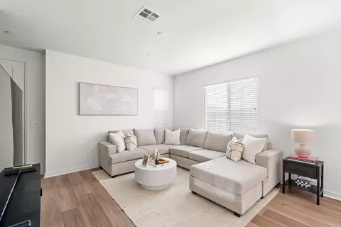 Living - 35190 Blossom Pl, Fallbrook, CA 92028 photo 2 of 3