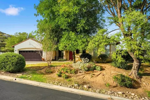 23322 Nuevo Mundo Dr, Ramona, CA 92065