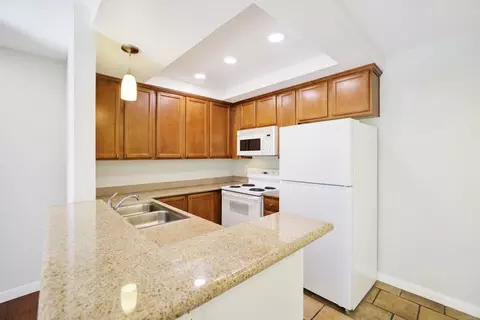 Kitchen - 432 Edgehill Ln #169, Oceanside, CA 92054 photo 2 of 2