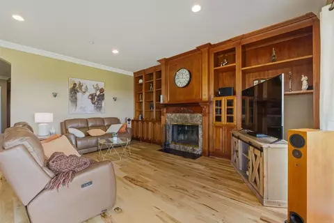 Living - 4712 Briana Ct, Fallbrook, CA 92028 photo 3 of 4
