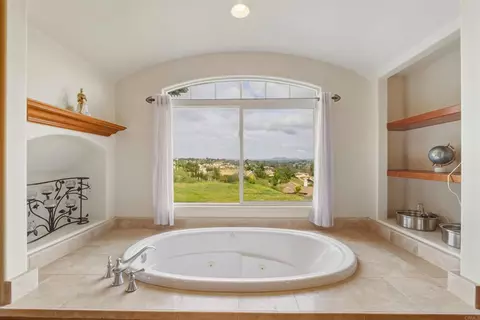 Bath - 4712 Briana Ct, Fallbrook, CA 92028 photo 2 of 5
