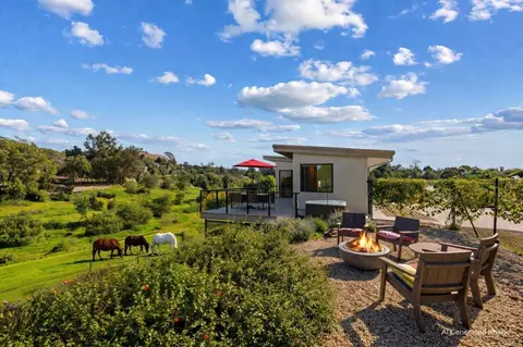 6937 Kellyn Ln, Vista, CA 92084