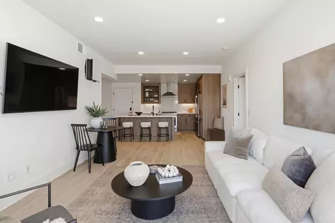 1107 Catania Ct #203, Encinitas, CA 92024