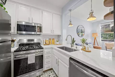 6008 Paseo Salinero Dr, Carlsbad, CA 92009