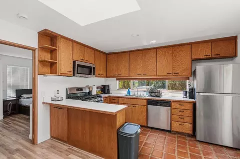 Kitchen - 273 Hillcrest Dr, Encinitas, CA 92024 photo 3 of 5