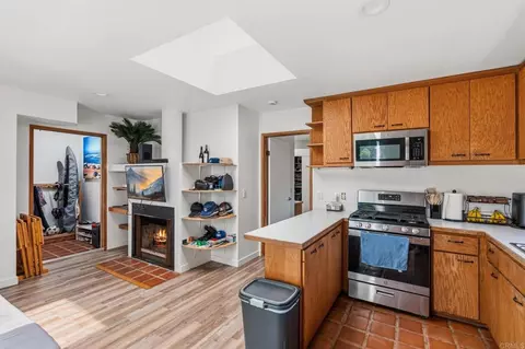 Kitchen - 273 Hillcrest Dr, Encinitas, CA 92024 photo 4 of 5