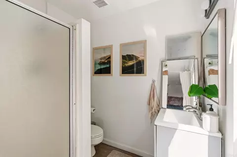 Bath - 273 Hillcrest Dr, Encinitas, CA 92024 photo 3 of 4